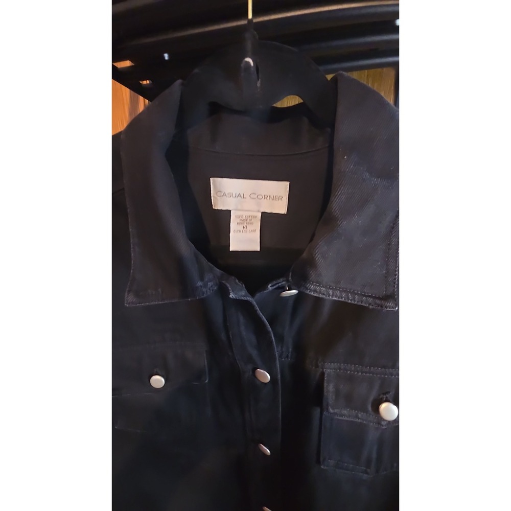 Casual Corner Black Denim Jacket Womens Size 14 Button Front Trucker Style Coat - Picture 2 of 3